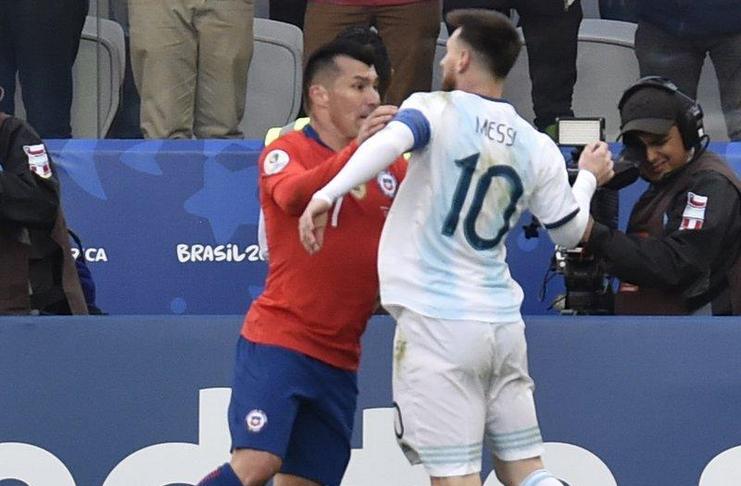 c罗评价梅西暴怒的原因,梅西c罗被罚了几次红牌