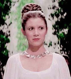 吸毒躁郁、私生活混乱？莱亚公主去世4年后，梦中情人重塑归来