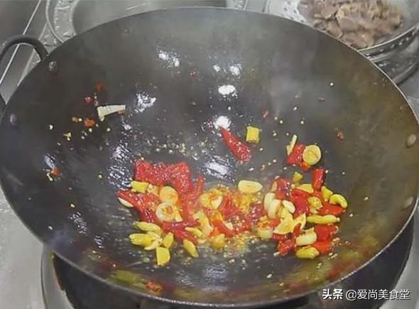 泡椒鸡胗的做法最正宗的做法,泡椒鸡胗的泡椒水要不要放进去炒