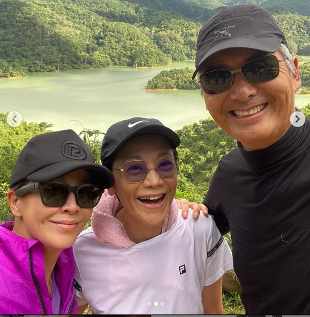 周润发谭咏麟爬山视频,周润发带群星爬山视频