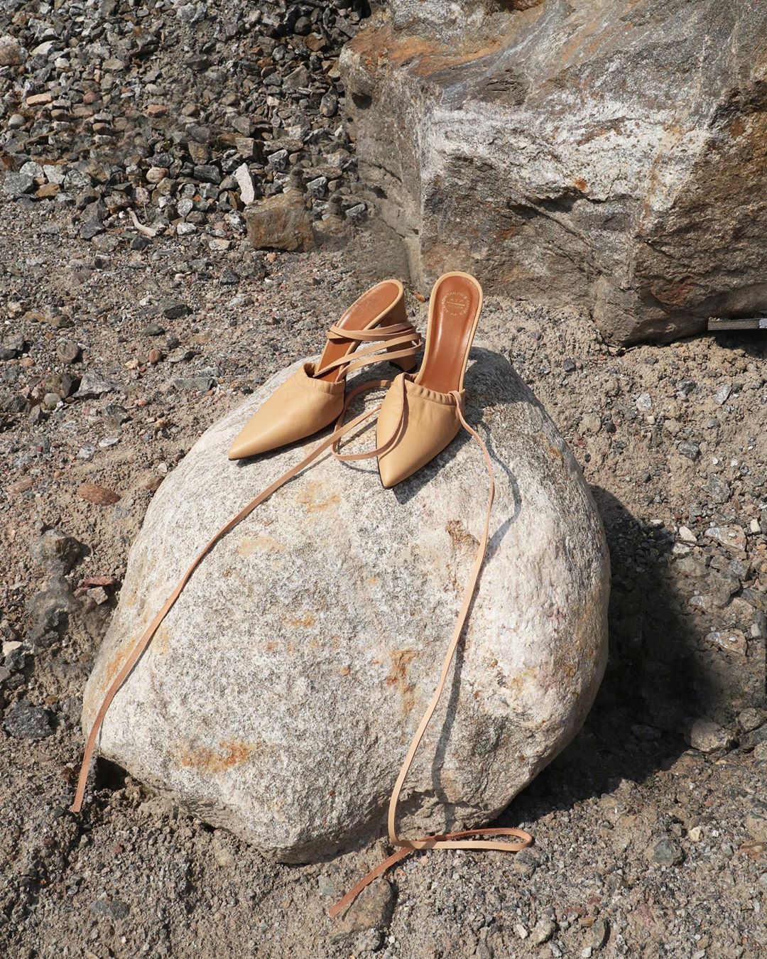 一眼掳获目光的流畅线条：北欧小众手袋及鞋履品牌ATPAtelier