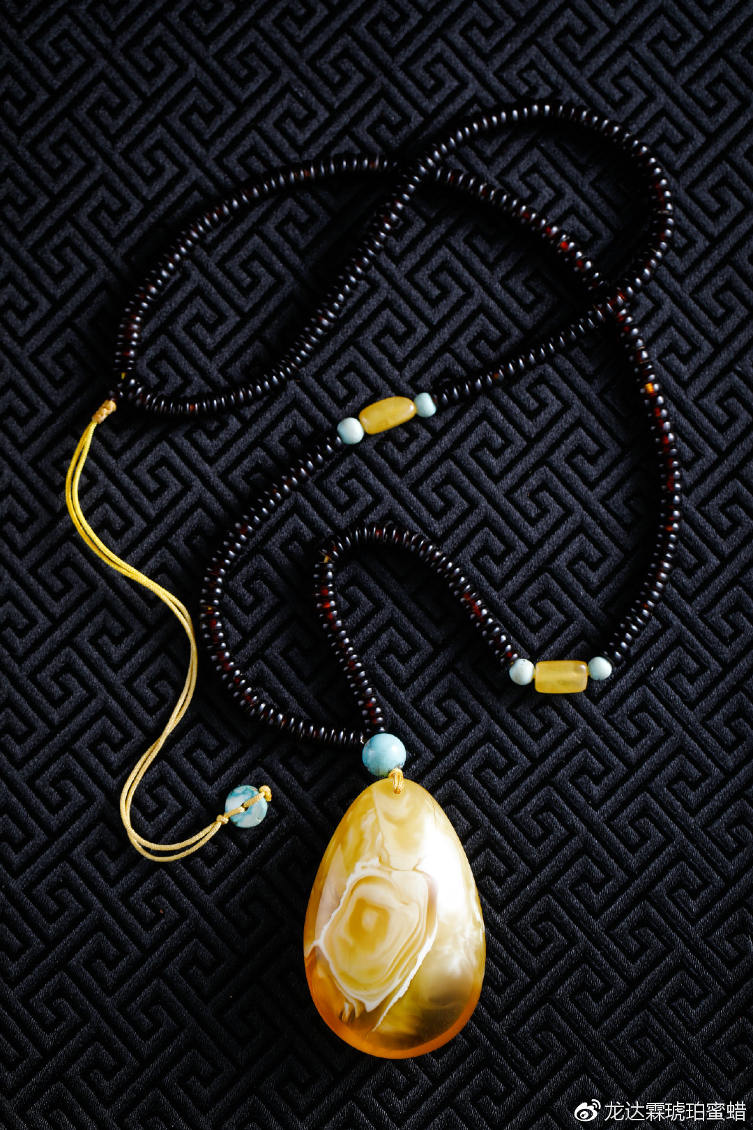 蜜蜡鉴别的方法和技巧,12种琥珀蜜蜡鉴定小妙招