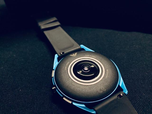 阿玛尼智能腕表第五代,阿玛尼智能手表第四代art5006