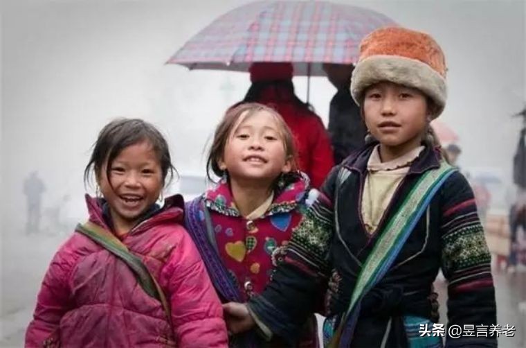 戴15元手表，租一居室，秘密捐出560亿，这位老人活出上帝的模样