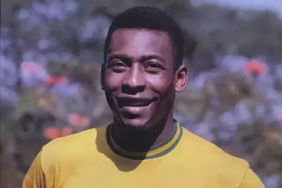 巴西五次世界杯冠军奖杯,巴西足球队一共夺得7次世界冠军