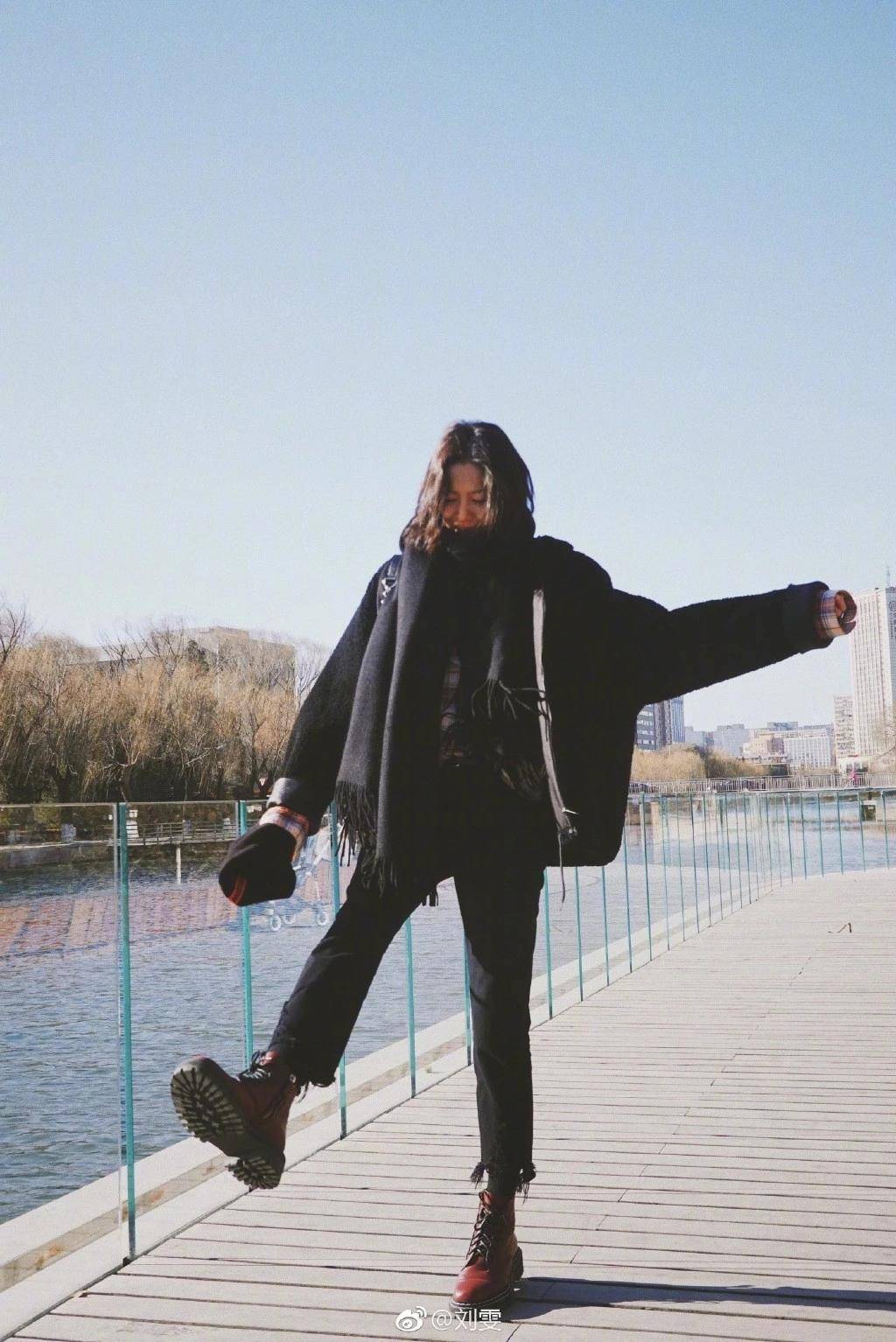 休闲百搭小白鞋是您的最佳搭配,秋天必备百搭鞋