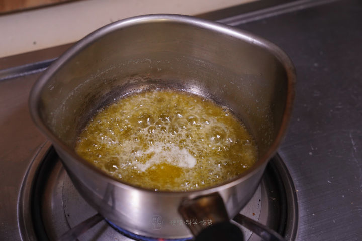 煎牛排大火会糊吗,煎牛排温度高黄油糊了