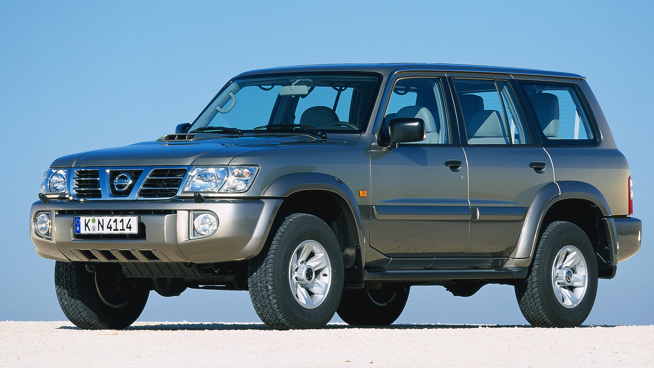 日产途乐vs丰田陆巡越野视频,日产途乐和丰田陆巡哪一款车更大