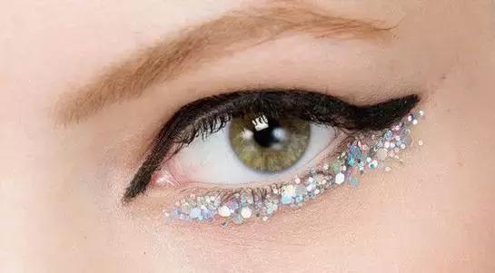 化妆教程自然妆眼影,日常妆亮片怎么贴脸上好看图