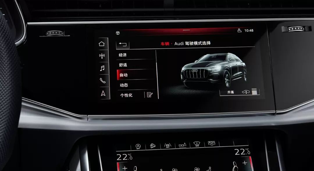 在传统手机和智能手机之间,是一辆奥迪Q8