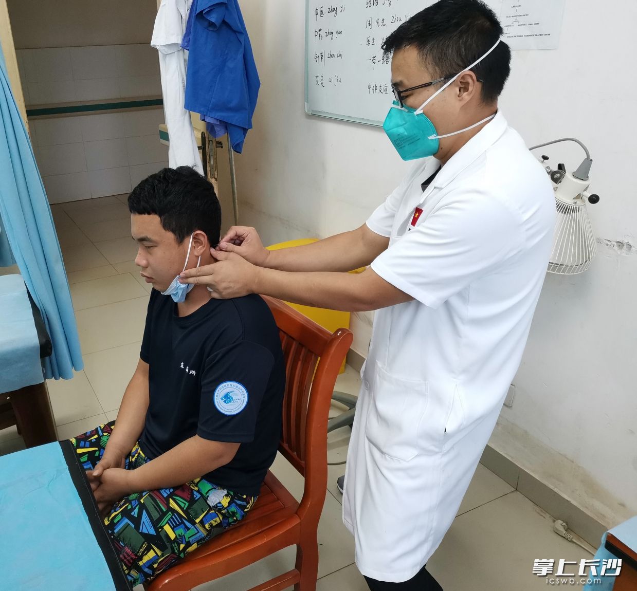 海军总医院针灸治疗面瘫,援非医疗日记完整版