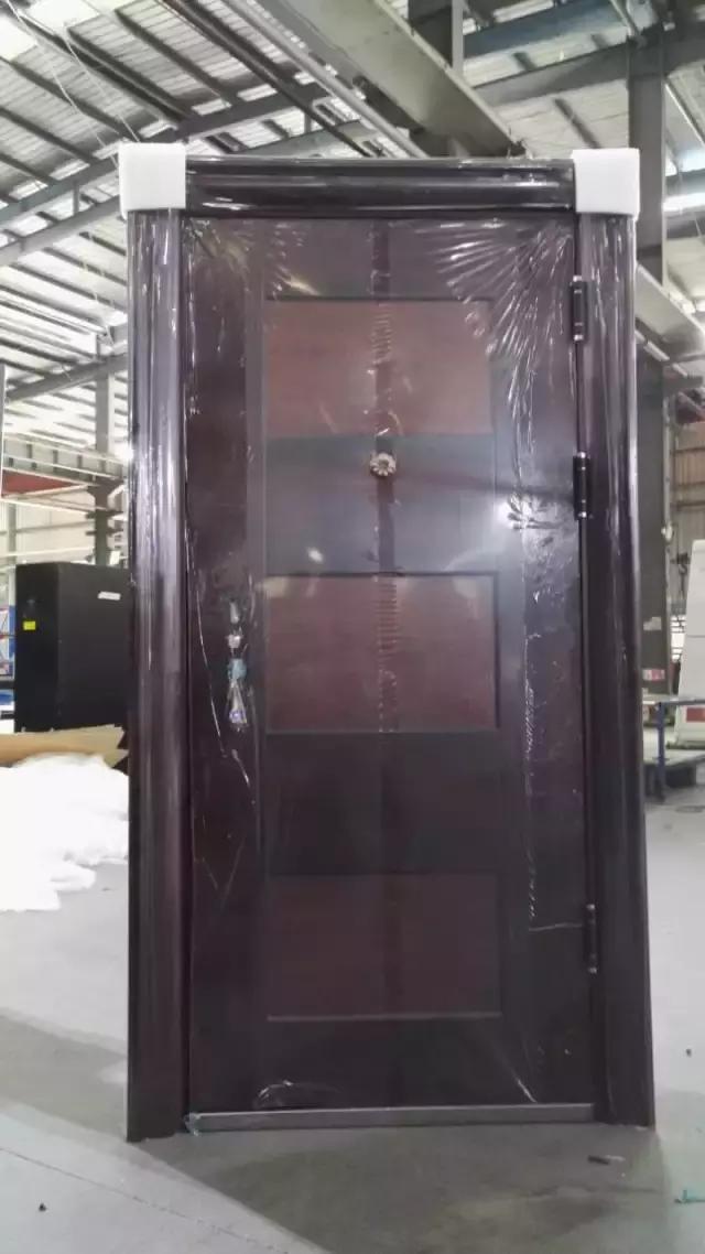 门扇掉角怎么处理,门扇松动了怎么处理