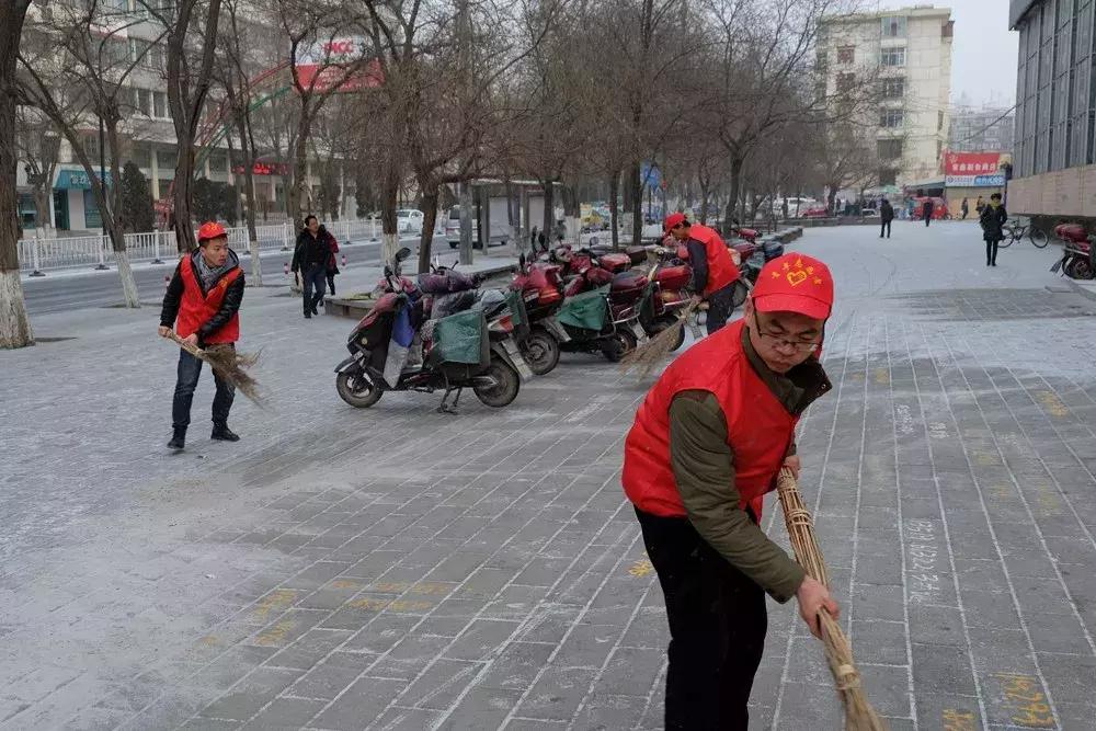 白银：爱心志愿者成为汽车站春运一道最亮风景线