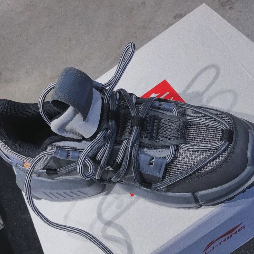 女的穿什么运动鞋好看,日常穿运动鞋推荐女