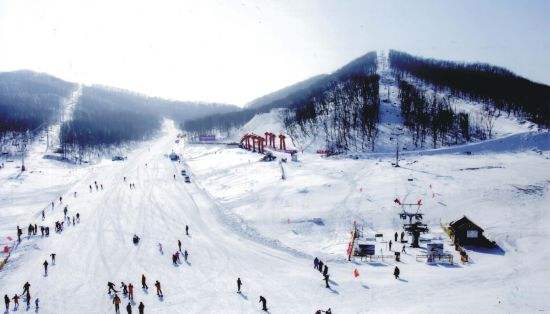 滑雪爱好者齐聚长白山玩转冰雪季,滑雪高手聚集地