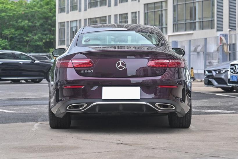 大气的造型新款奔驰e级实车,奔驰e级双门敞篷轿跑配置与售价