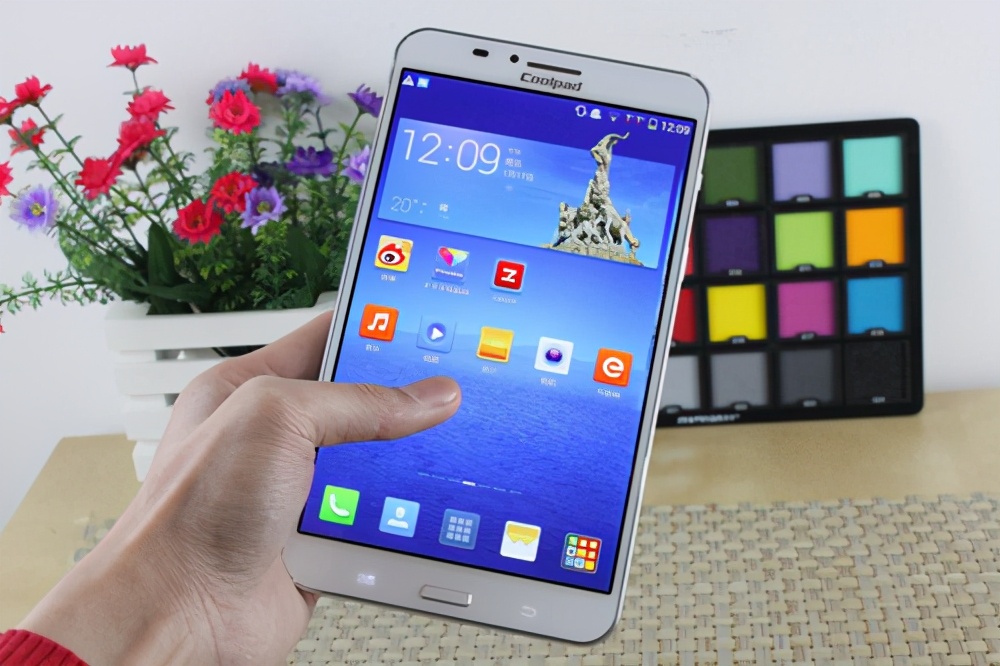 荣耀X20Max彩蛋登场那些年我们追过的巨屏手机