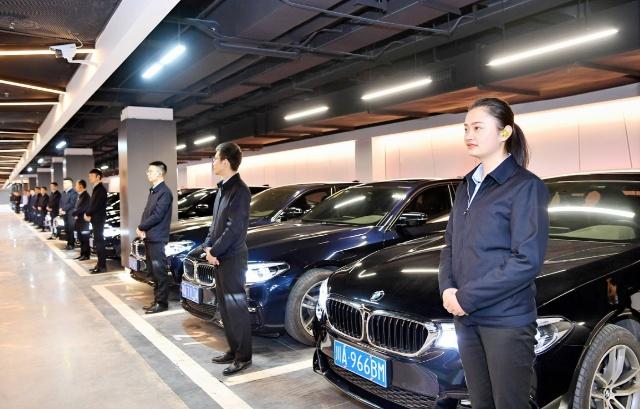 美国出租车司机说中美差距,美国网约车司机一小时能赚多少钱