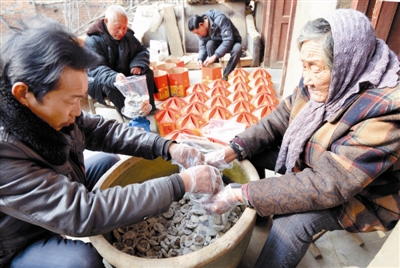 柿饼厂柿饼的保存方法和注意事项,柿子丰收后的处理方法