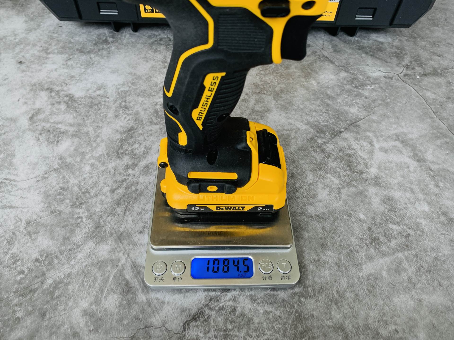 得伟电钻dcd701充满电要多久,得伟锂电钻测评