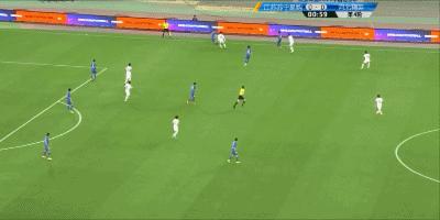 太吓人!足协杯再现恐怖1幕,21岁中场惨遭对手爆头当场昏迷