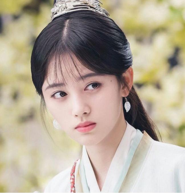 春日宴鞠婧祎肖战刘诗诗任嘉伦,鞠婧祎任嘉伦合拍