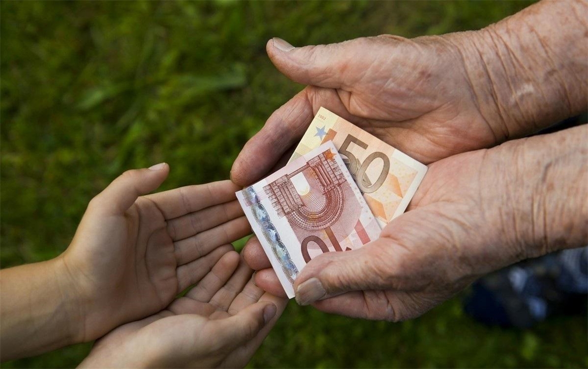 孩子偷拿父母的钱应该怎么惩罚,孩子偷拿爸爸钱怎么教育