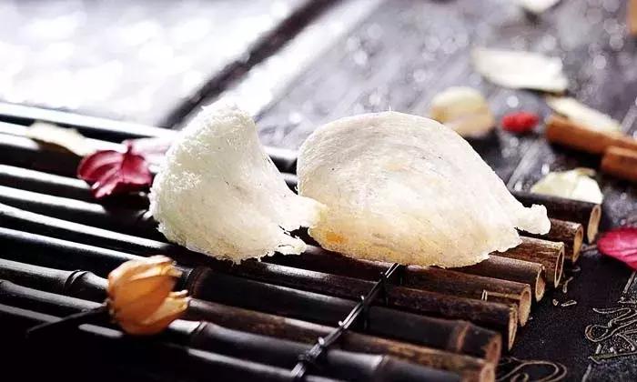 燕窝的颜色发白还是发黄,燕窝放了一个月