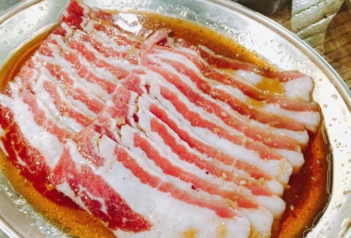 首尔runningman打卡,runningman王鼻子小黑屋