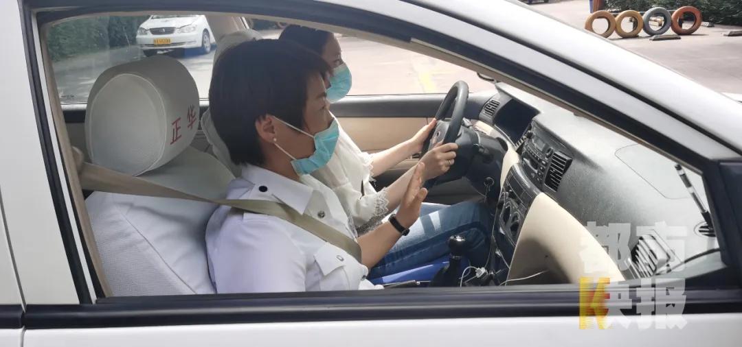 西安一抗疫护士学车遇惊喜驾校竟然费用全免!网友:满满都是爱