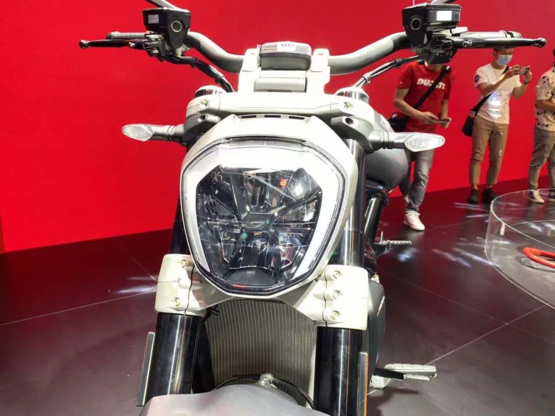 北京车展|杜卡迪大魔鬼新款售价263000元，Monster950也有亮相