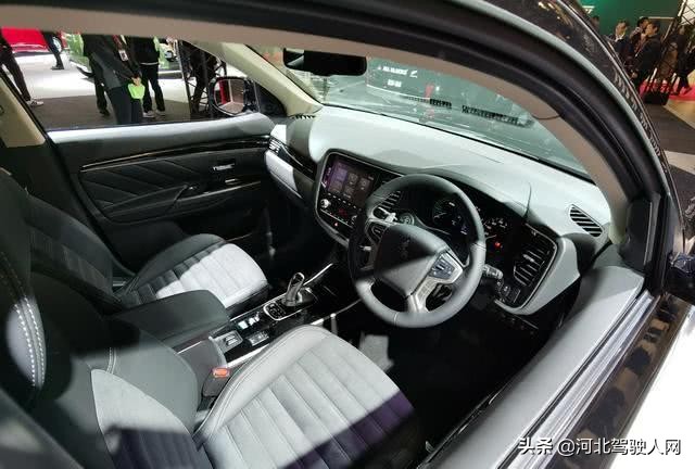 本田思域王露峥嵘丰田YARIS很有型东京改装车展大爆发