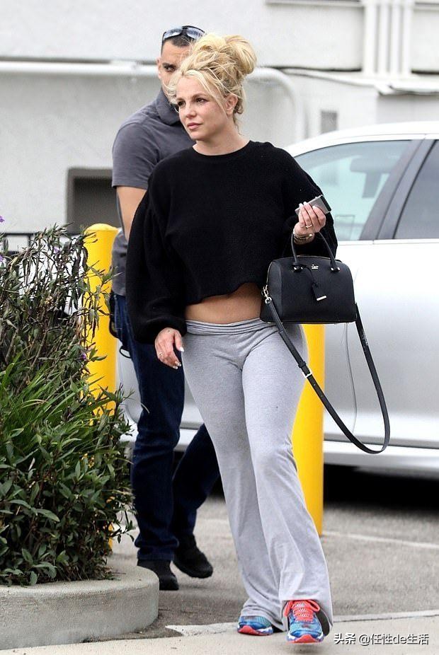 安妮海瑟薇和布兰妮,昔日小甜甜变身牛夫人