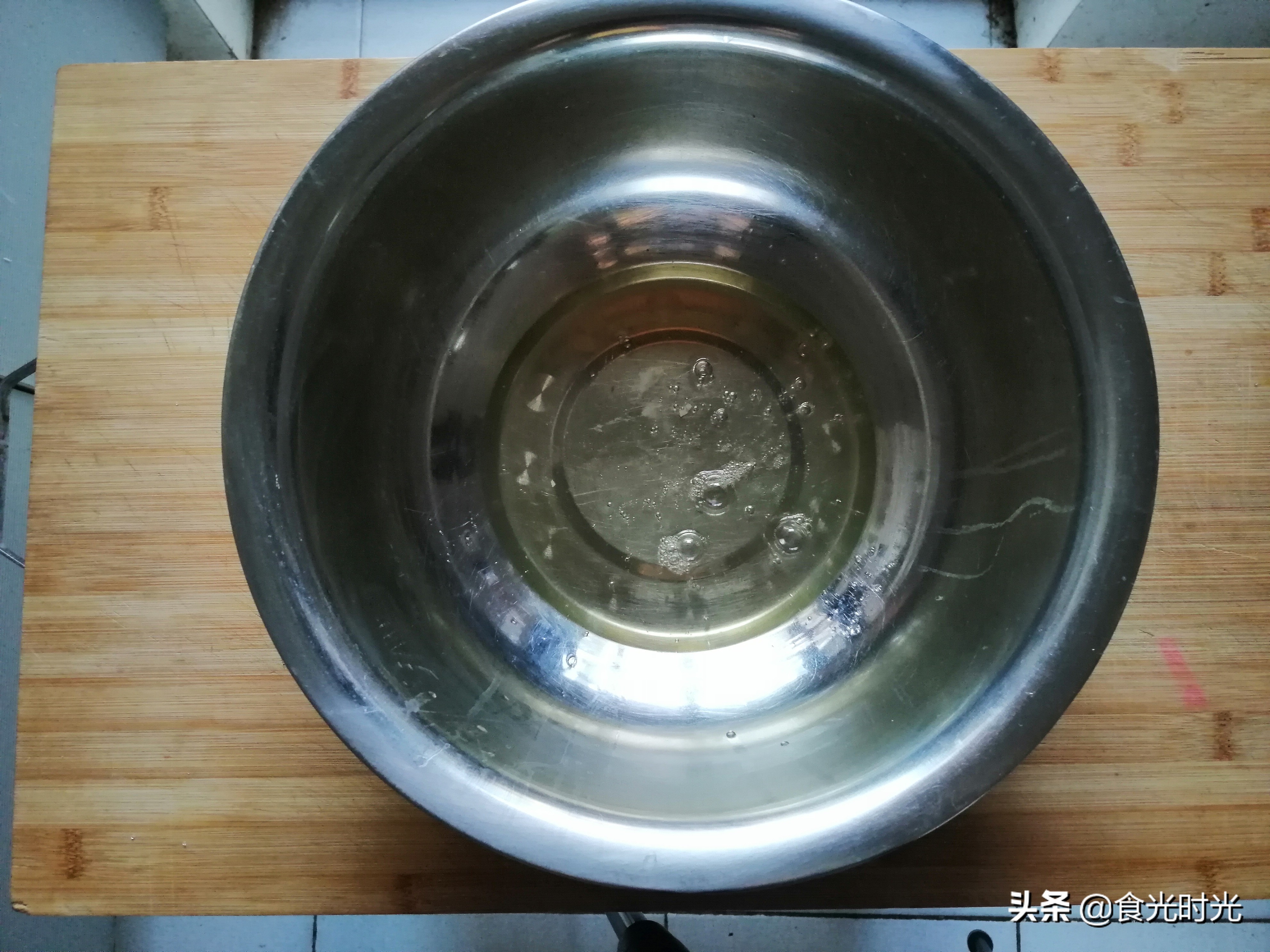 做蛋糕蛋清手动打发视频教程,没有打蛋器怎么打发鸡蛋做蛋糕