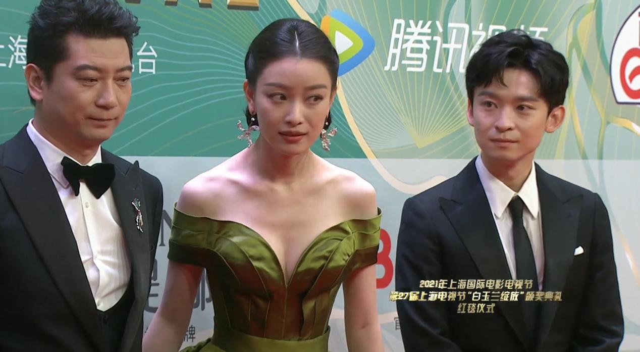 谭松韵倪妮零下4度走红毯,谭松韵吊带白纱裙争夺白玉兰视后