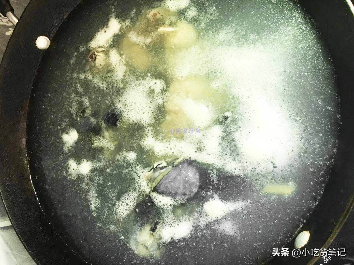 瑶柱海底椰海螺鸡汤,广东姑娘爱煲汤