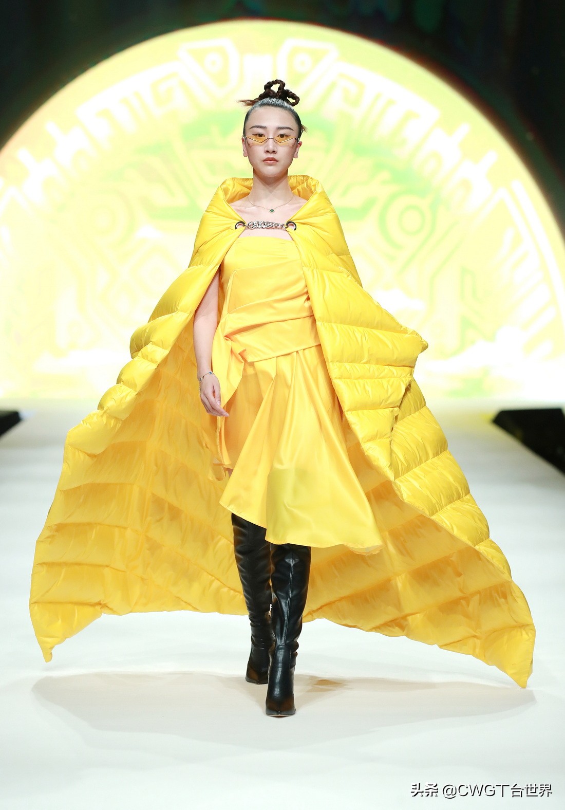 亦帛时尚羽绒服是品牌吗,亦帛时尚2021冬羽绒服发布会