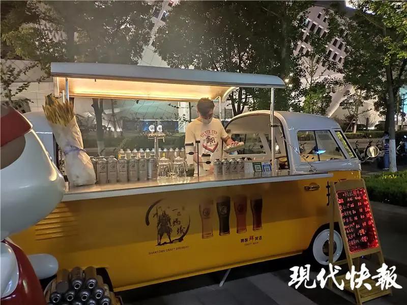 南京小吃夜市一个摊位多少钱,南京夜市摆摊一条街