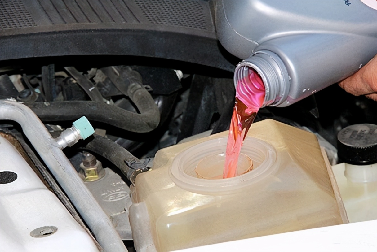 对于防冻液是否可以加水，正确的答案在这里