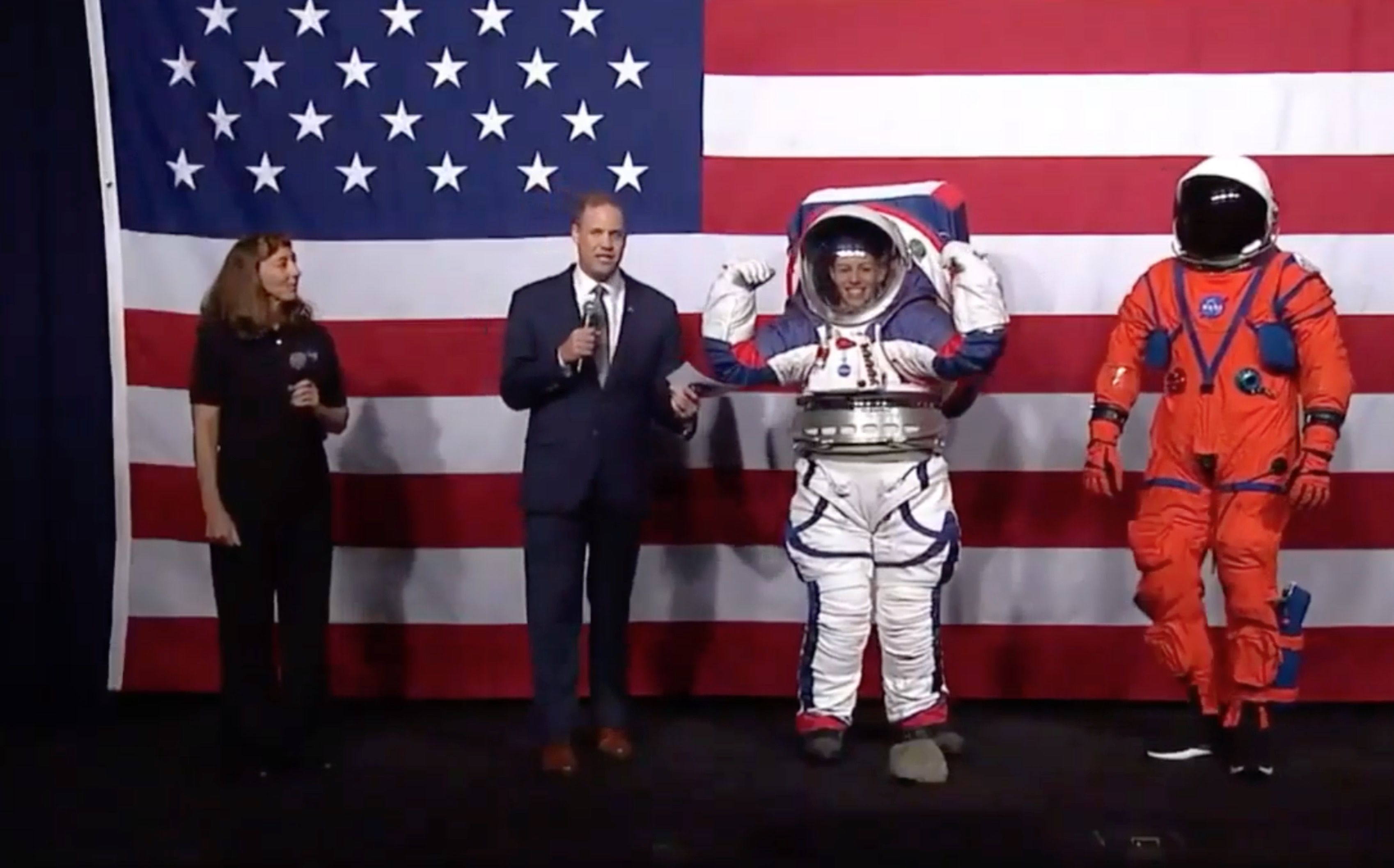 新一代登月宇航服黑科技,美国登月服