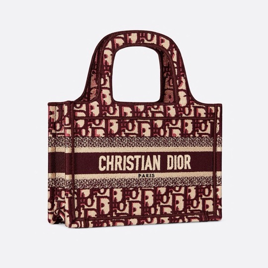 Dior发布迷你BookTote手袋:超迷你尺寸托特包