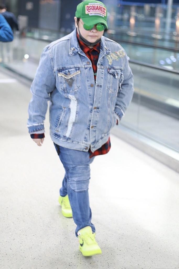 韩红早期军装照,18岁的韩红穿着军装