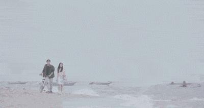 冬季穿一身白超时髦，和周雨彤学习白色服饰搭配，清纯又显白