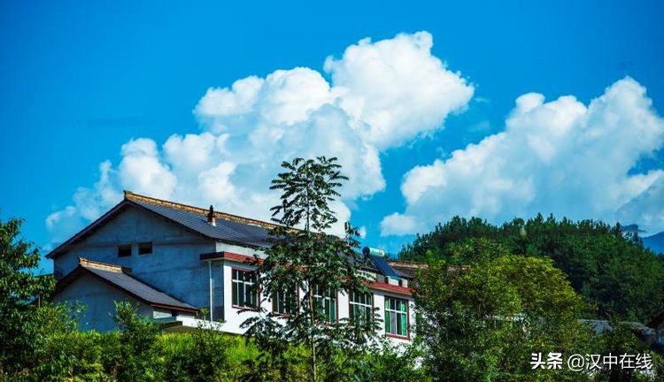 2020汉中水上表演,城固二里泼水