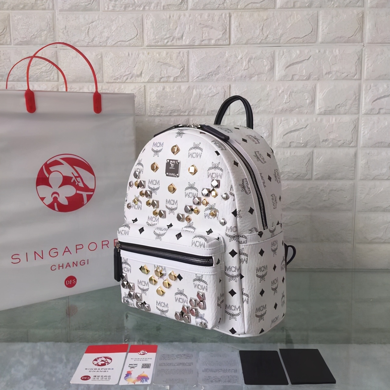 mcm双肩包哪个颜色百搭,mcm双肩包黑色真假