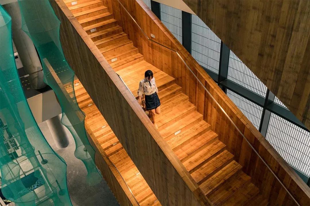 深圳翻身地铁成网红打卡地,深圳网红打卡地点富士康光明小镇