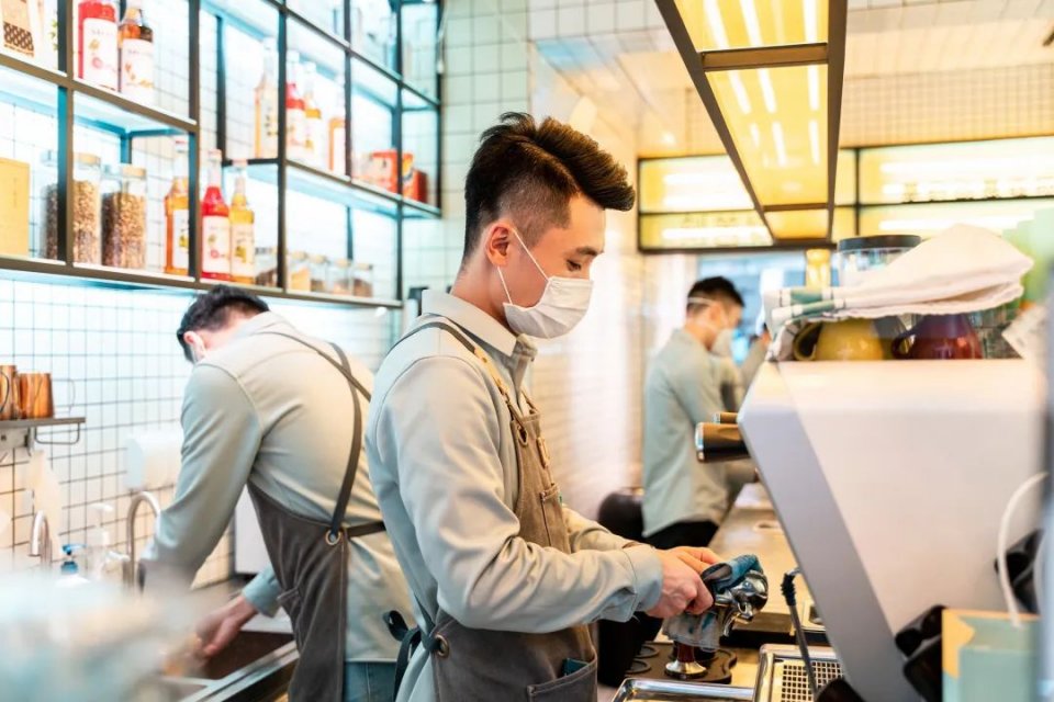 体育西「咖啡研究所」，竟对老广的菠萝啤下手了