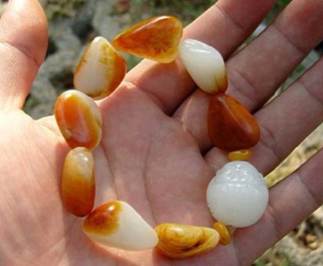 顶级和田羊脂白玉多少钱一克,精品和田玉籽料原石价值八十万