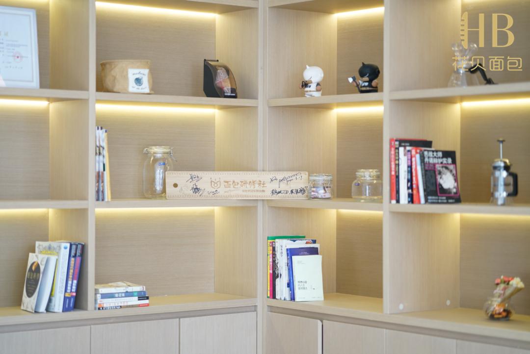 上海华贝面包哪家好,探店现烤面包