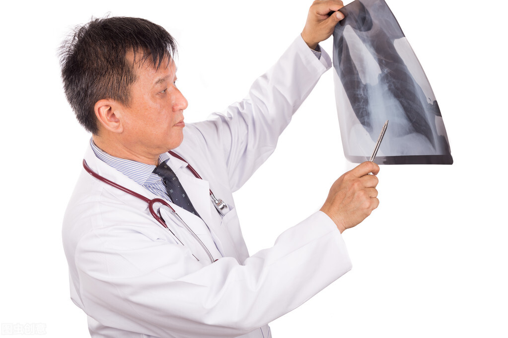 抽烟咳的黑痰是怎么回事,抽烟几十年了老是咳嗽是什么原因